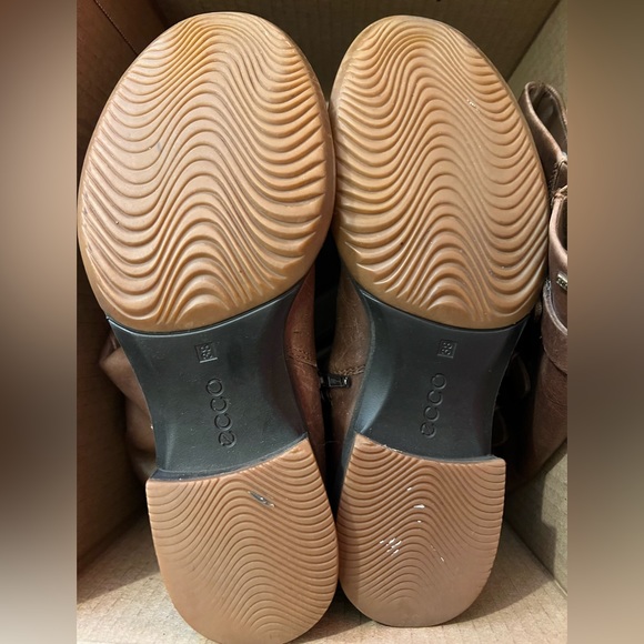 ECCO leather boots. Lightly wore.  Excellent condition! - Picture 5 of 8